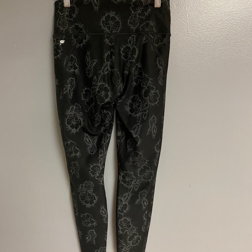 Fabletics black floral leggings medium cropped